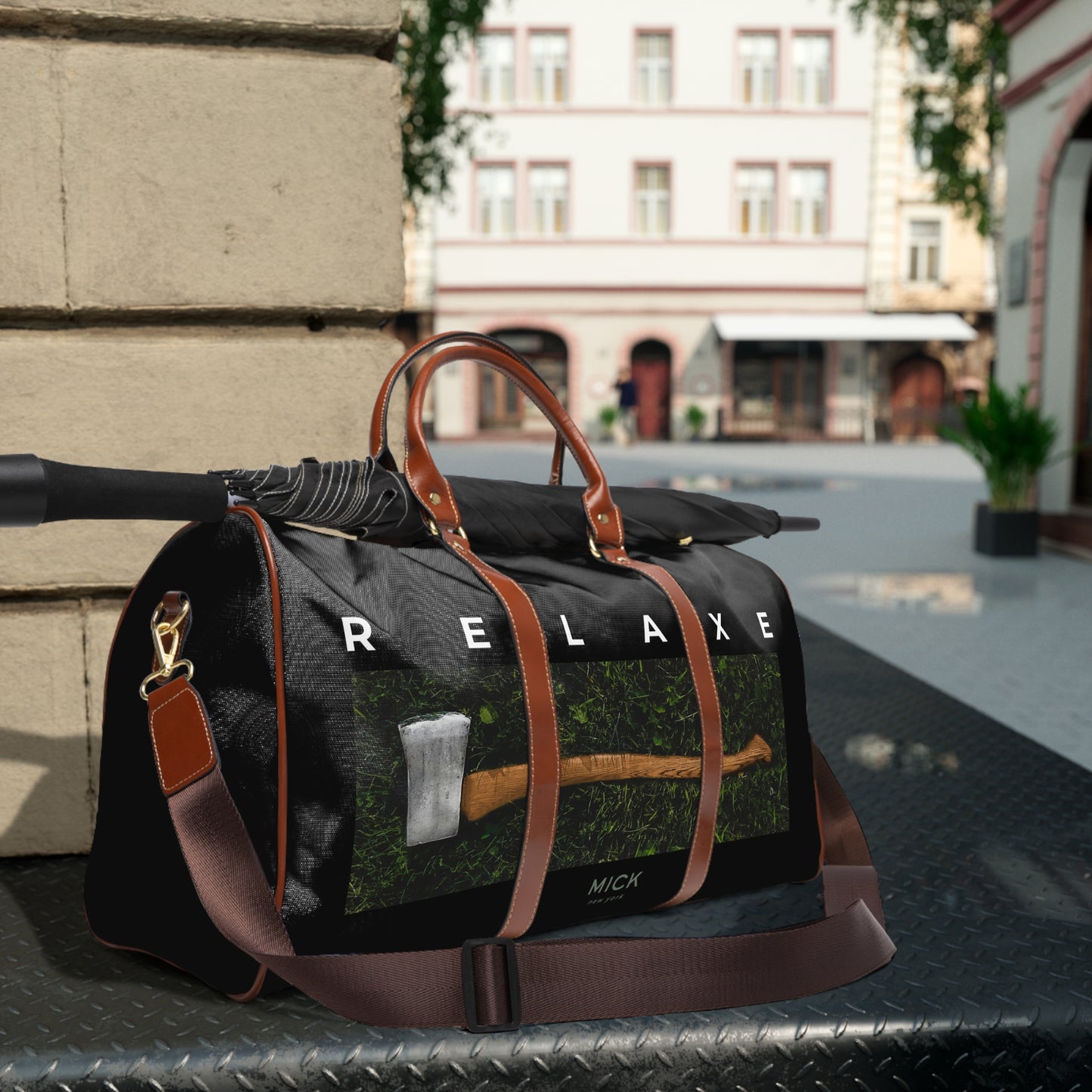 DUFFLE BAG WITH RELAXE PRINT