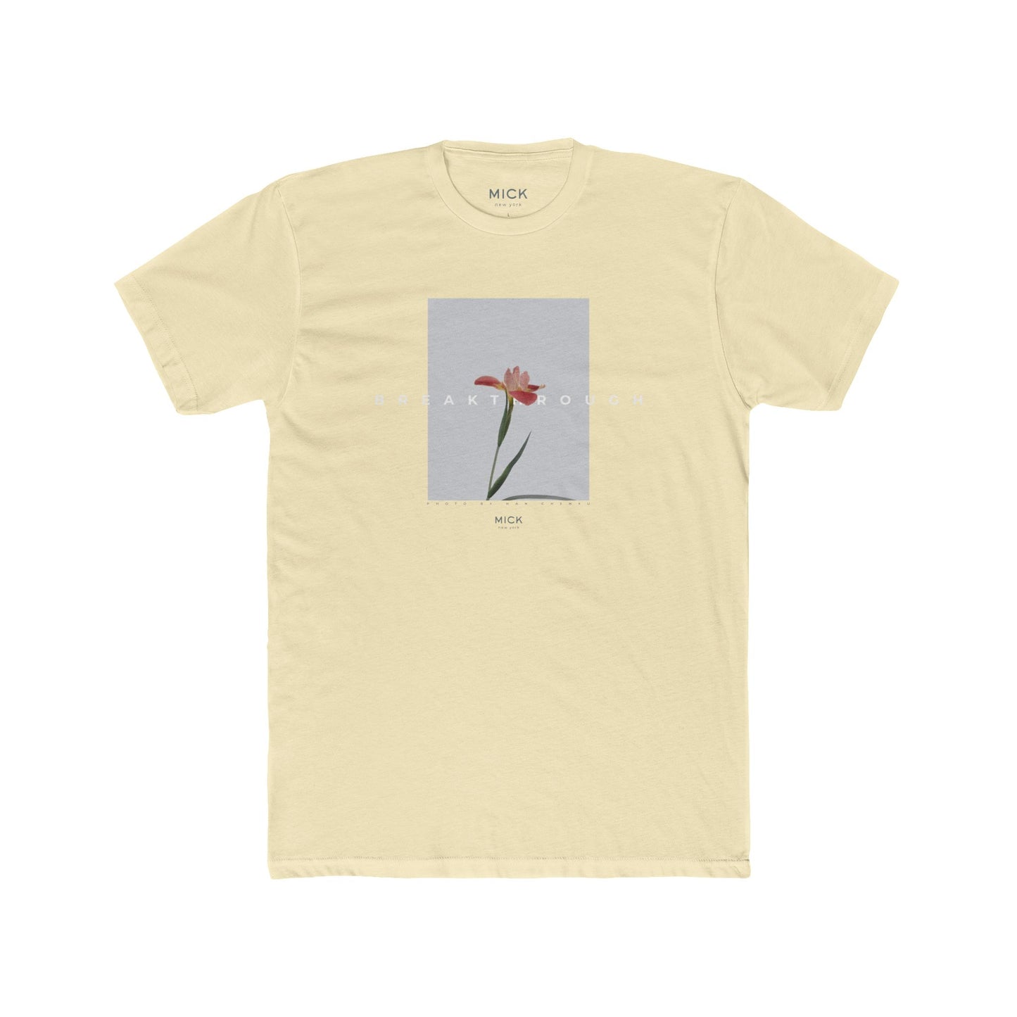 T-SHIRT WITH A FLOWER PRINT